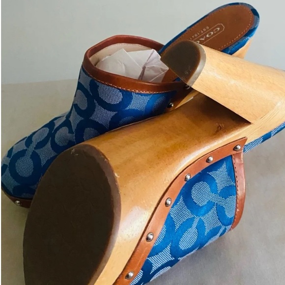 COACH Bacall Wooden Clogs w Rivets Heels Platform Sandals Blue Canvas Logo Sz 9B - Picture 3 of 10